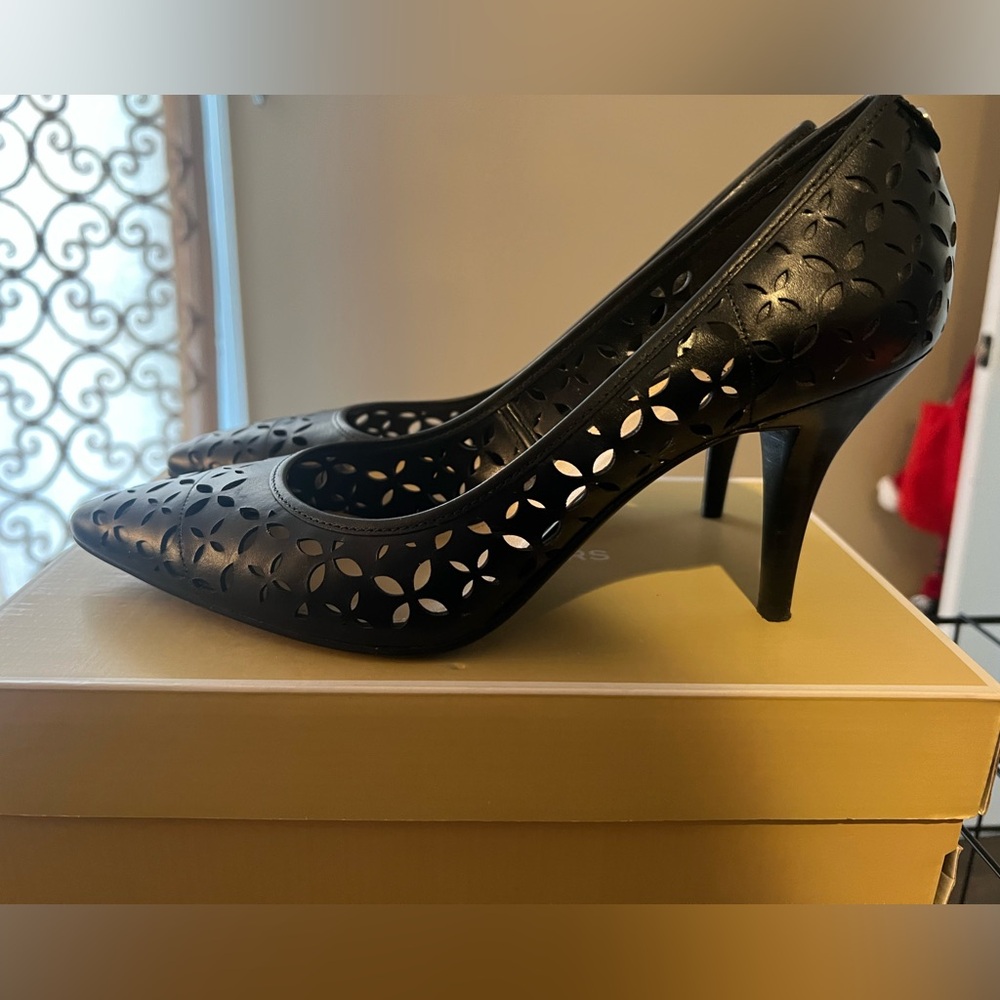 Michael Kors Black Flex Mid-Pump - Lasered Printed Leather